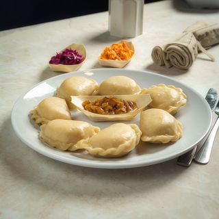 Pierogi z mięsem i cebulką