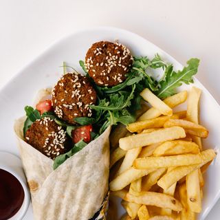 ROLLO FALAFEL + FRYTKI 150g