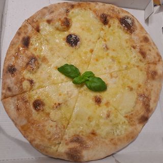 Pizza 4 Formaggi