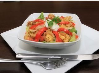 Sałatka z grillowanym kurczakiem