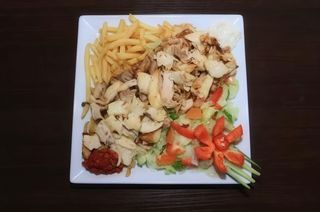 Kurczak na talerzu duży