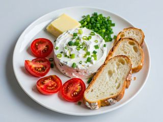 Świerzy twarożek ze szczypiorkiem