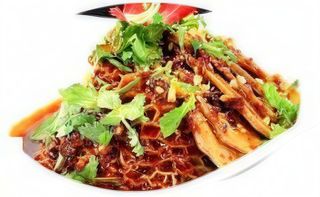 Pikantna sałatka z wołowiną 150g