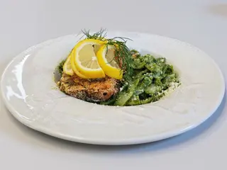 Łosoś grillowany z makaronem tagliatelle