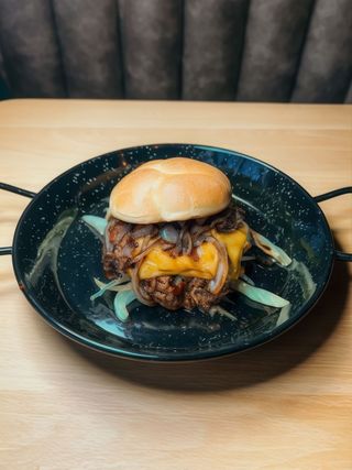 Brioszka z szarpaną wołowiną