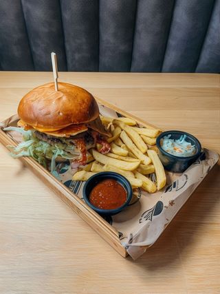 Amerykański Gangster Burger Zestaw (hot)