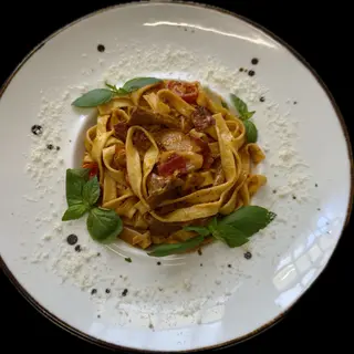 Tagliatelle z kurkami i chorizo