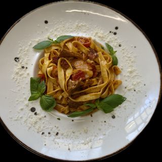 Tagliatelle z kurkami i chorizo 