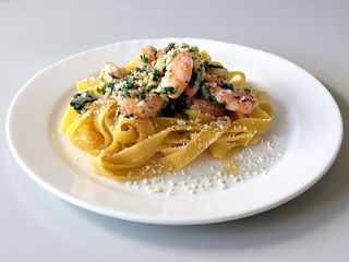 Tagliatelle z Krewetkami w Maślanym Sosie