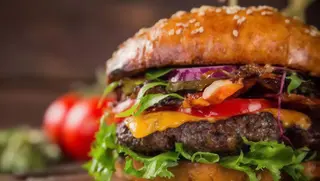 Burger wołowy cheese & bacon