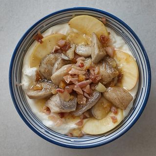 Śledź z cebulą w śmietanie 200g