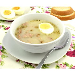 Żurek z jajkiem i białą kiełbasą