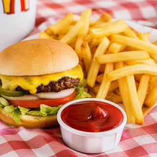 Zestaw: Chesburger + frytki