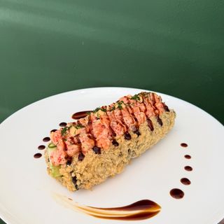 Sushi Hot Dog Tatar z łososia