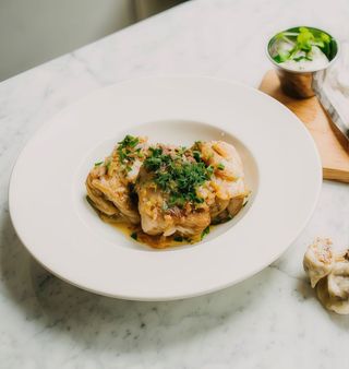 Gołąbki przemyskie tradycyjne z duszoną cebulką i śmietaną