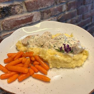 Kurczak w sosie śmietanowo-koperkowym