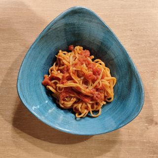 Makaron z sosem pomidorowym (320g)