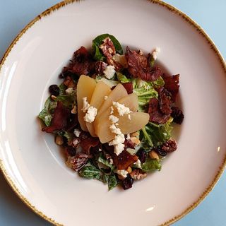 Sałatka z orzechami (200g)