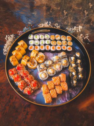 MIX SUSHI WORLD - 66 SZT.  + 6 SZT. GRATIS= 72 SZT!!!!