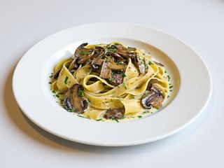 Tagliatelle z polędwicą i podgrzybkami