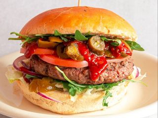 Burger dzikus na ostro