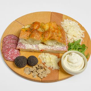 Focaccia salame tartufo