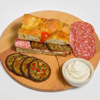 Focaccia salame
