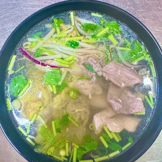 Zupa Wonton pierogami