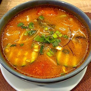 Zupa Tom Yum z krewetkami na ostro