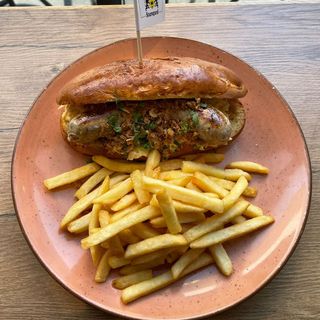 Hot-Dog z białą kiełbasą