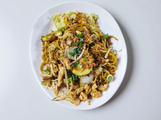 Makaron sojowy z kurczakiem lub wieprzowiną