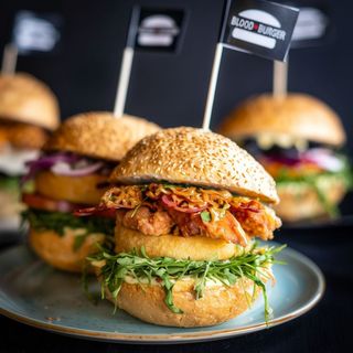 Blood Burger zimowy z kurczakiem