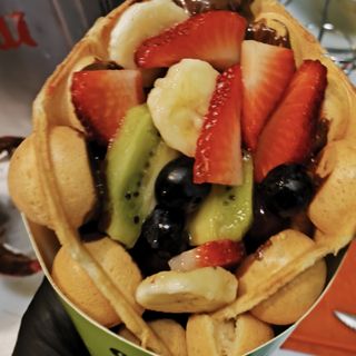 Gofr Bąbelkowy z Nutellą i owocami