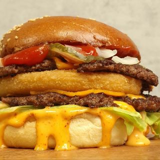 ZESTAW RĘBAJŁO PIERWSZY SMASH + DOMOWE FRYTY + SAŁATKA COLESŁAW