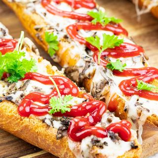 Zapiekanka na bagietce z pieczarkami 300g