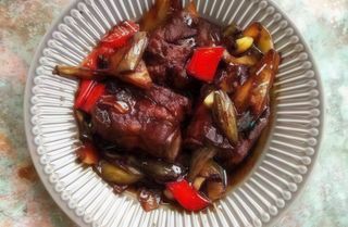 Żeberka w sosie słodko-pikantnym