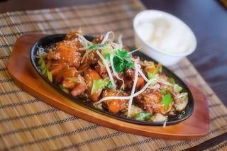 Kurczak na gorącym półmisku po wietnamsku