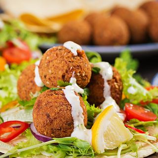 FALAFEL NA TALERZU