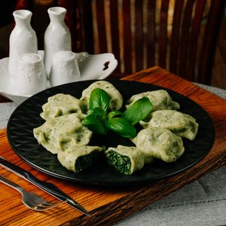 Pierogi ze szpinakiem i mozarellą