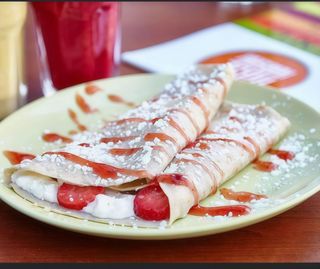 Naleśnik twaróg z wiśnią w żelu i cukrem pudrem #12