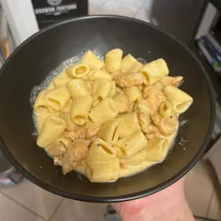 Rigatoni z białym sosem