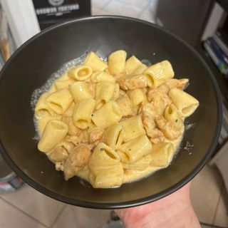 Rigatoni z białym sosem