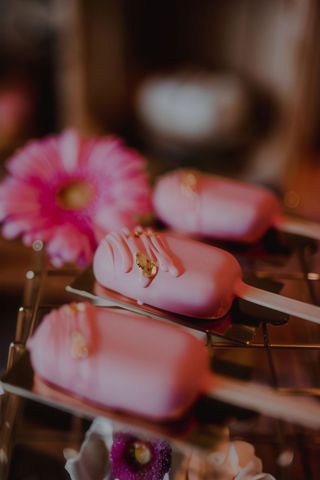 Cake popsy - biszkoptowe lody z polewie z grubej, belgijskiej czekolady