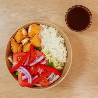 Bowl z kurczakiem i sosem teriyaki