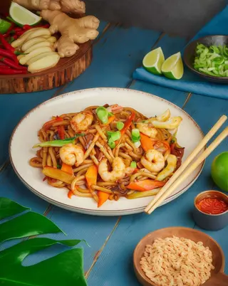 Makaron Udon z wołowiną lub krewetkami