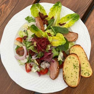 Sałatka z polędwiczką wieprzowa