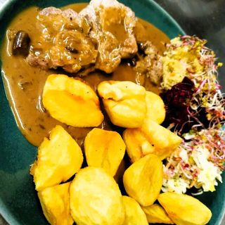 Polędwiczki wieprzowe na sosie leśnym