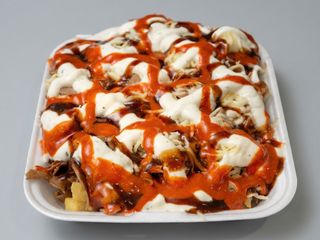 Kebab kapsul (Mięso,Frytki, ser, sos)