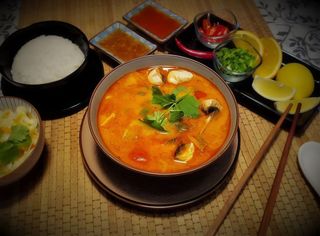 Zupa Tom Yum z krewetkami