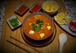 Zupa Tom Yum z kurczakiem